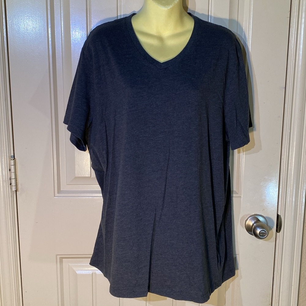 4/$10 item🤑 Old Navy Soft washed Navy XL V-neck T-shirt